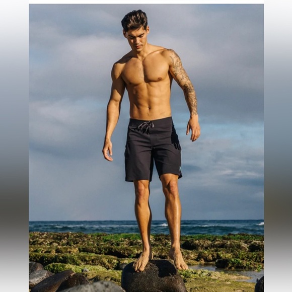NWOT Bluesmiths The Spartan Board Shorts Men’s 32X 11 Almost Black Beach - Picture 5 of 13